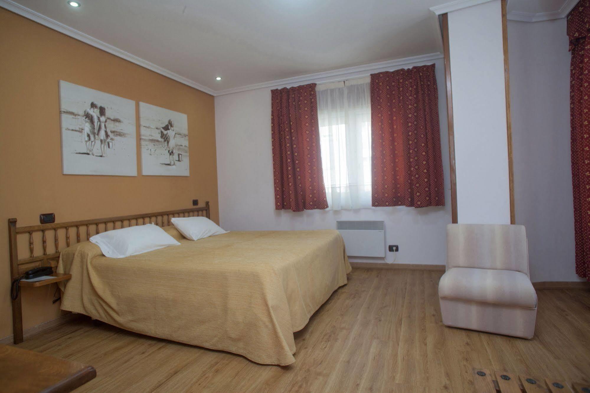 Hospedium Hotel La Marina Costa Da Morte 西宜 外观 照片