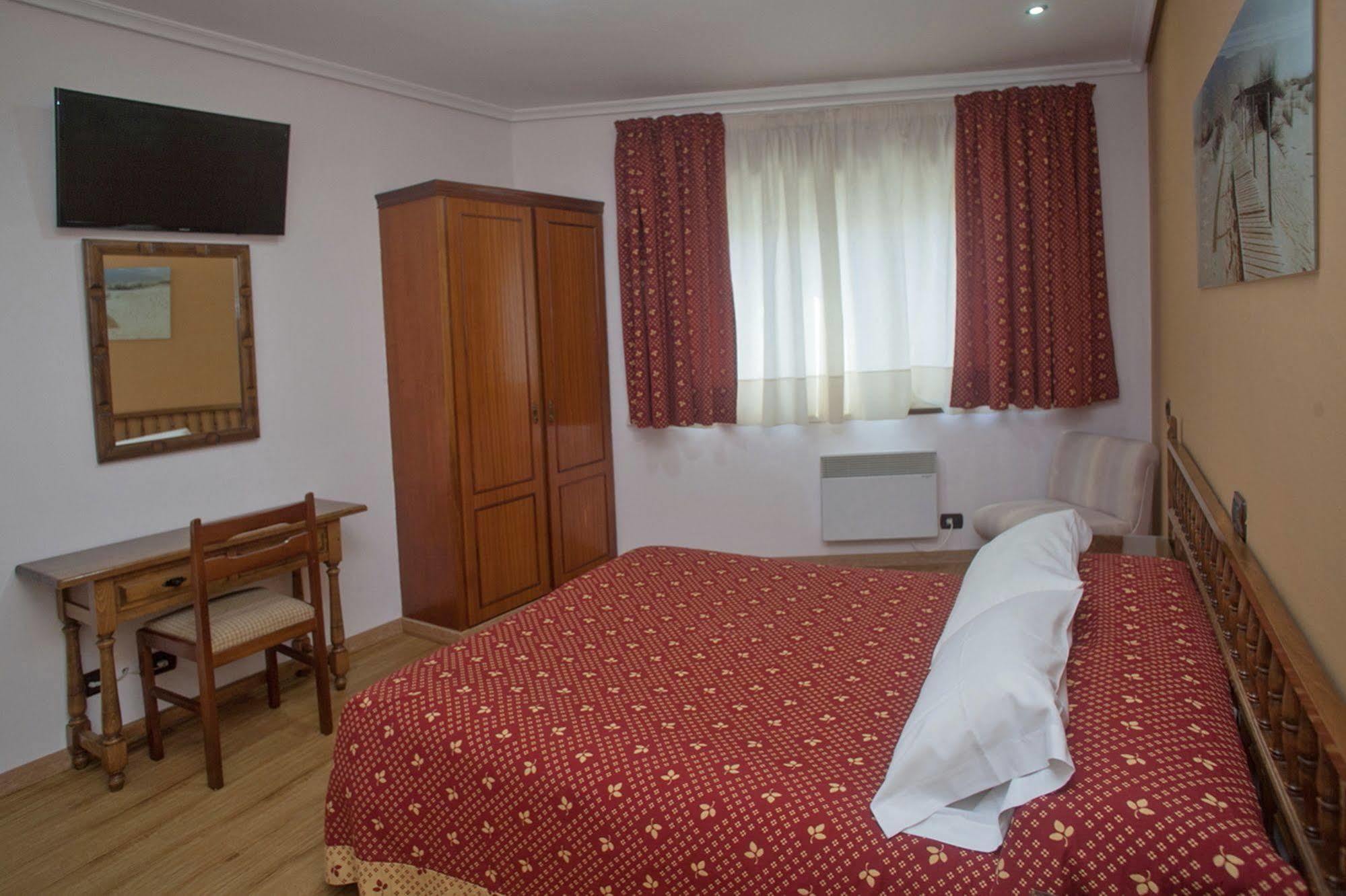 Hospedium Hotel La Marina Costa Da Morte 西宜 外观 照片
