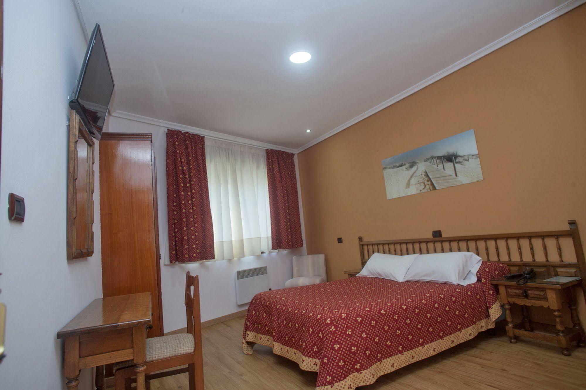 Hospedium Hotel La Marina Costa Da Morte 西宜 外观 照片