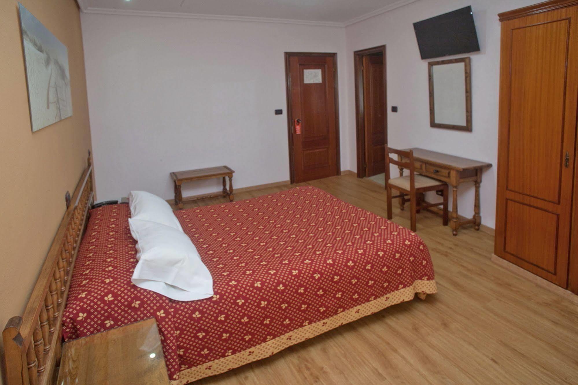 Hospedium Hotel La Marina Costa Da Morte 西宜 外观 照片