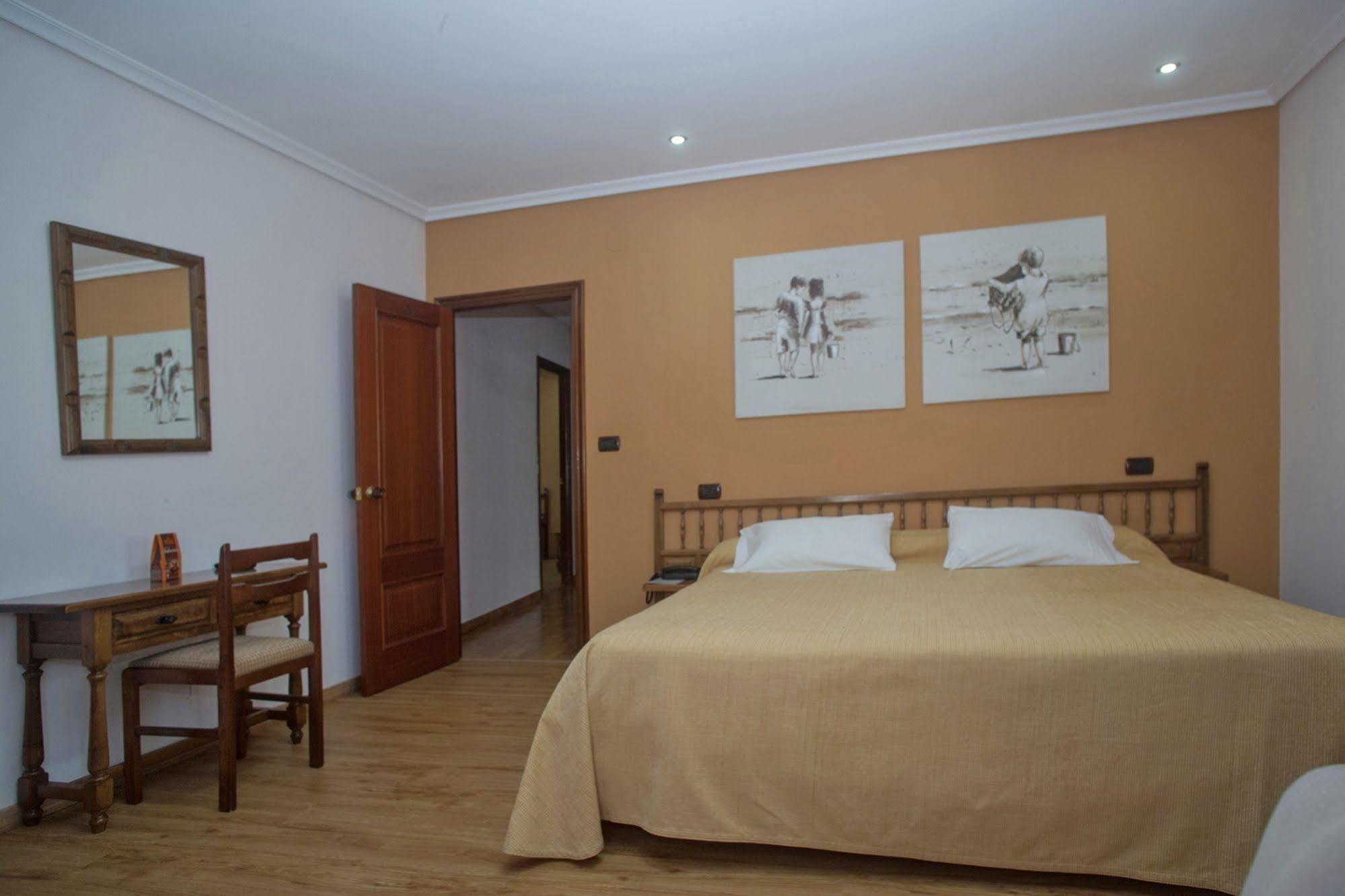 Hospedium Hotel La Marina Costa Da Morte 西宜 外观 照片