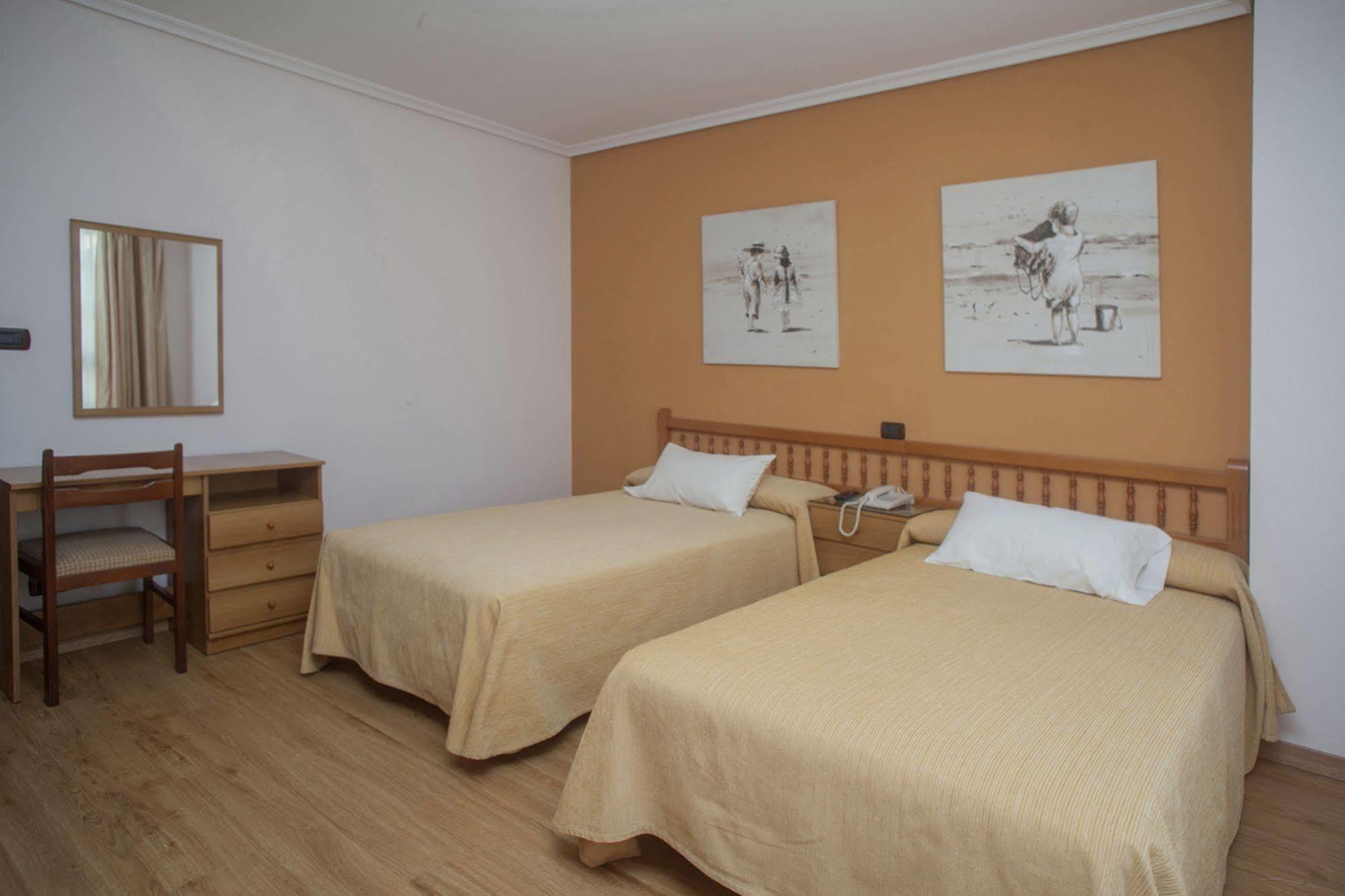 Hospedium Hotel La Marina Costa Da Morte 西宜 外观 照片
