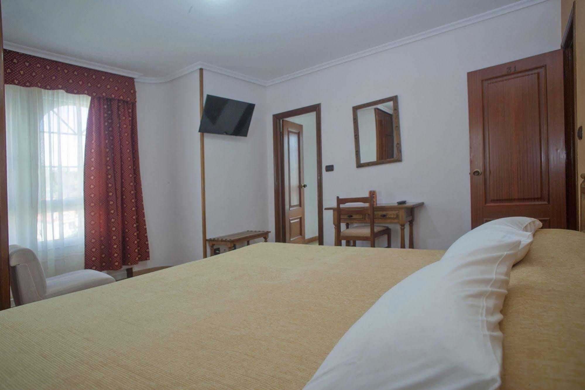 Hospedium Hotel La Marina Costa Da Morte 西宜 外观 照片